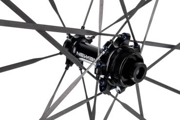 Preview: NEWMEN STREEM G.62 CS VONOA 12 x 100mm Centerlock Laufrad vorne