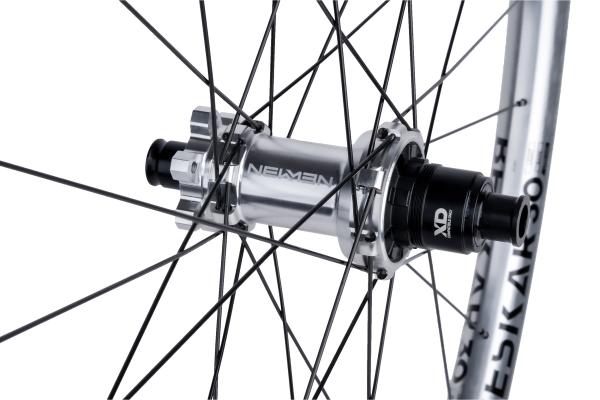 NEWMEN Beskar 30 Strong Enduro/DH 29" 12 x 148mm 6-Loch Sram XD silver LTD Laufrad hinten