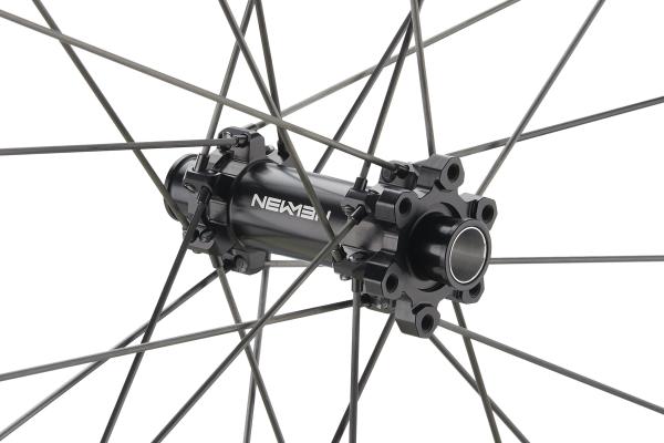 NEWMEN Phase 30 light XC/Trail VONOA 29" 15 x 110mm 6-Loch Laufrad vorne