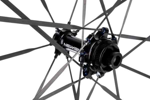 NEWMEN STREEM G.62 CS VONOA 12 x 100mm Centerlock silver Laufrad vorne